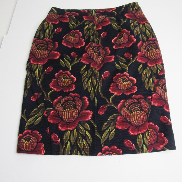 NWT ANN TAYLOR Black/Burgundy Floral Skirt Sz 2P - Picture 3 of 7